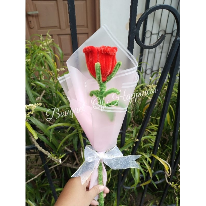 Buket Bunga Mawar Merah 1 Tangkai + Hiasan Kertas Buket