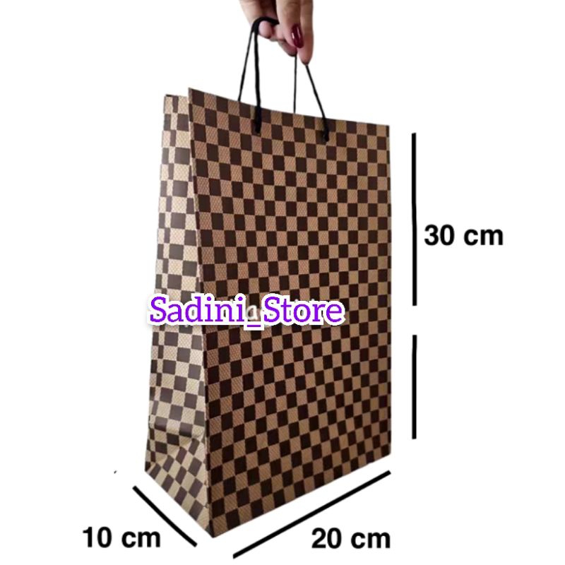 

PAPERBAG MOTIF LV 20X10X30 TAS KERTAS HAJATAN ACARA SOUVENIR OLSHOP ULTAH MURAH KALSEL
