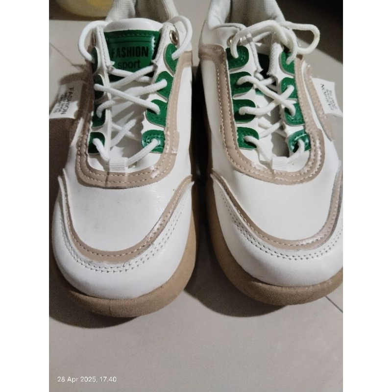 preloved sepatu wanita