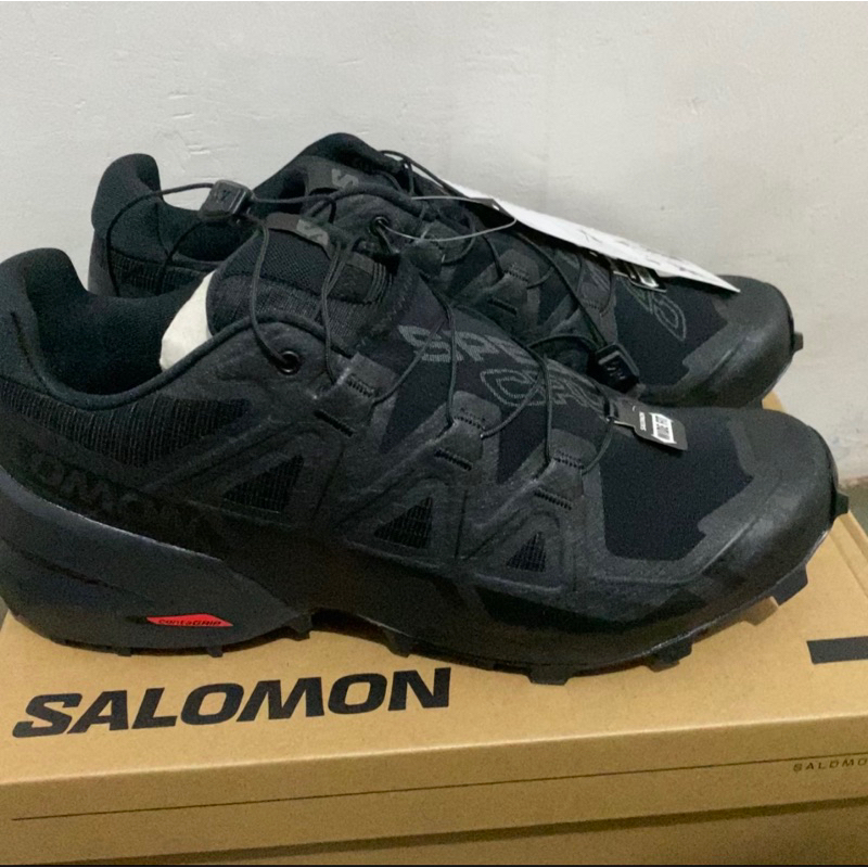 Salomon Sepatu hitam