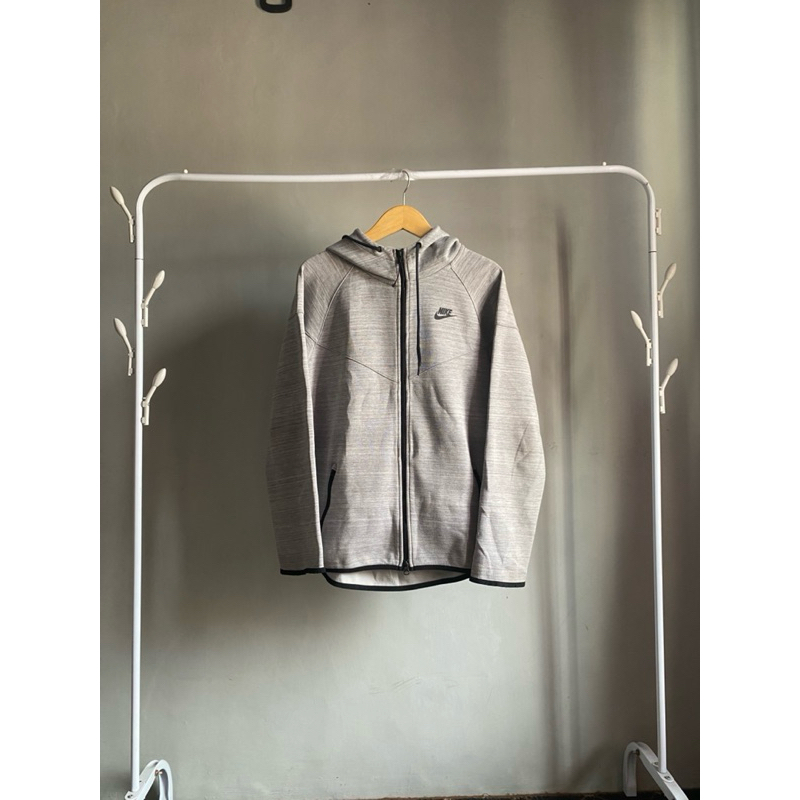 NIKE TECH SECOND