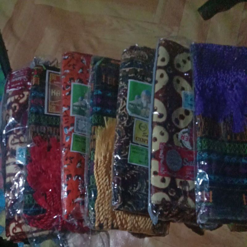 kain panjang rumbai Ainun.Batak.dan siti