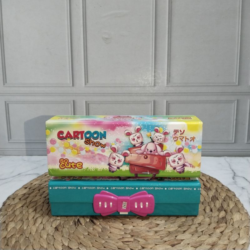 

KOTAK PENSIL KODE CARTON/KOTAK PENSIL KUNCI KODE BESAR KIKY NO 625022/PENSIL CASE PREMIUM CODE LOCK