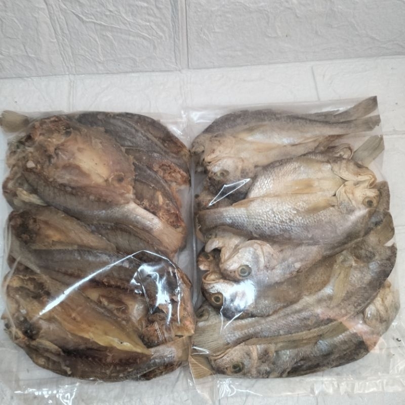 

500 gram / perkiraan 25 biji ikan asin belah dua - ikan kering - ikan jadul