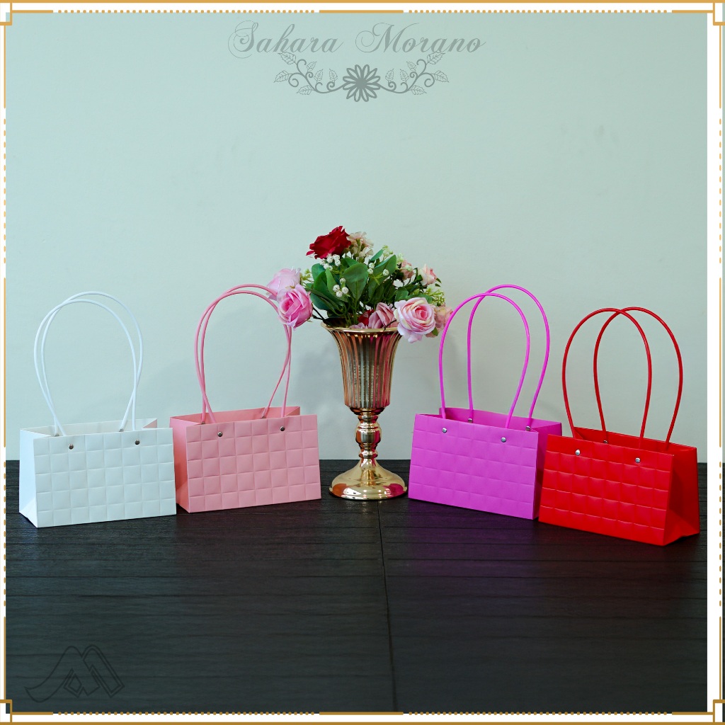 

Flower bag Motif Kotak Kotak Emboss Tas Buket Bunga Hand Bag Paper bag Gift Tas Hampers