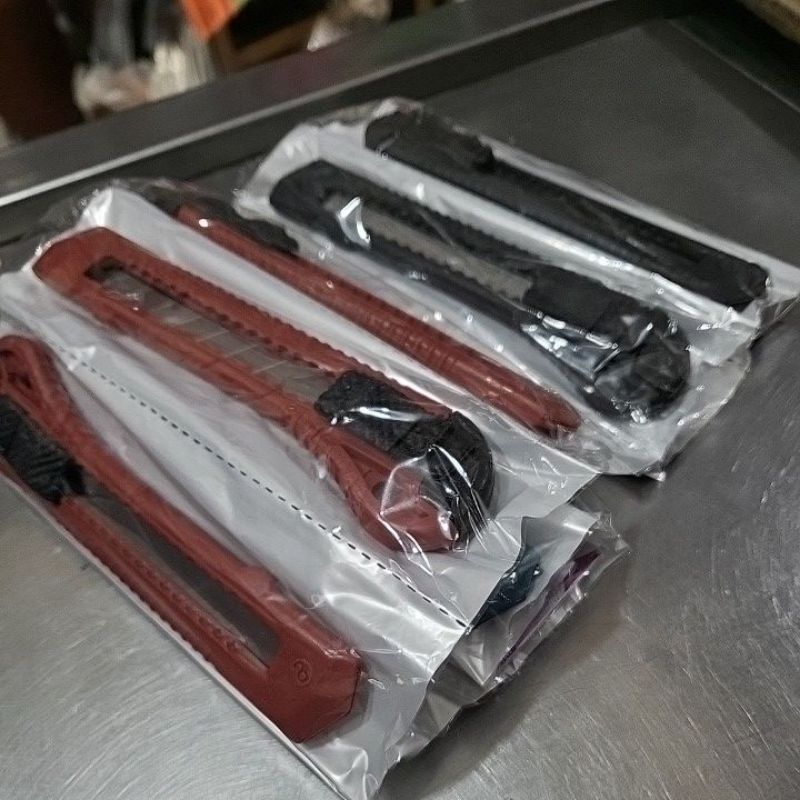 

Pisau karter isi 1 lusin (12 pcs)