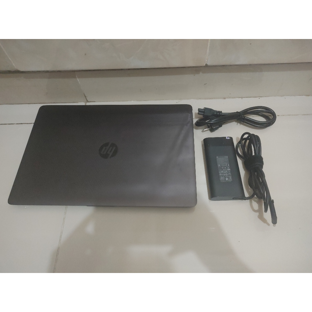 Laptop HP 17 inch layar 4K