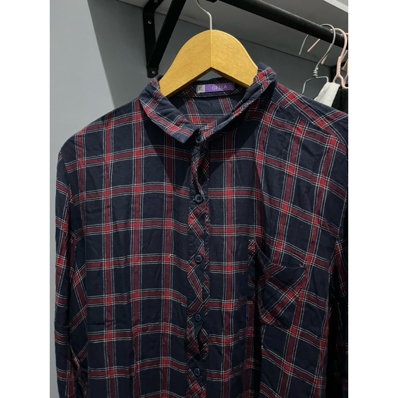 Geela Shirt Preloved / Kemeja Kotak-kotak Merah Biru
