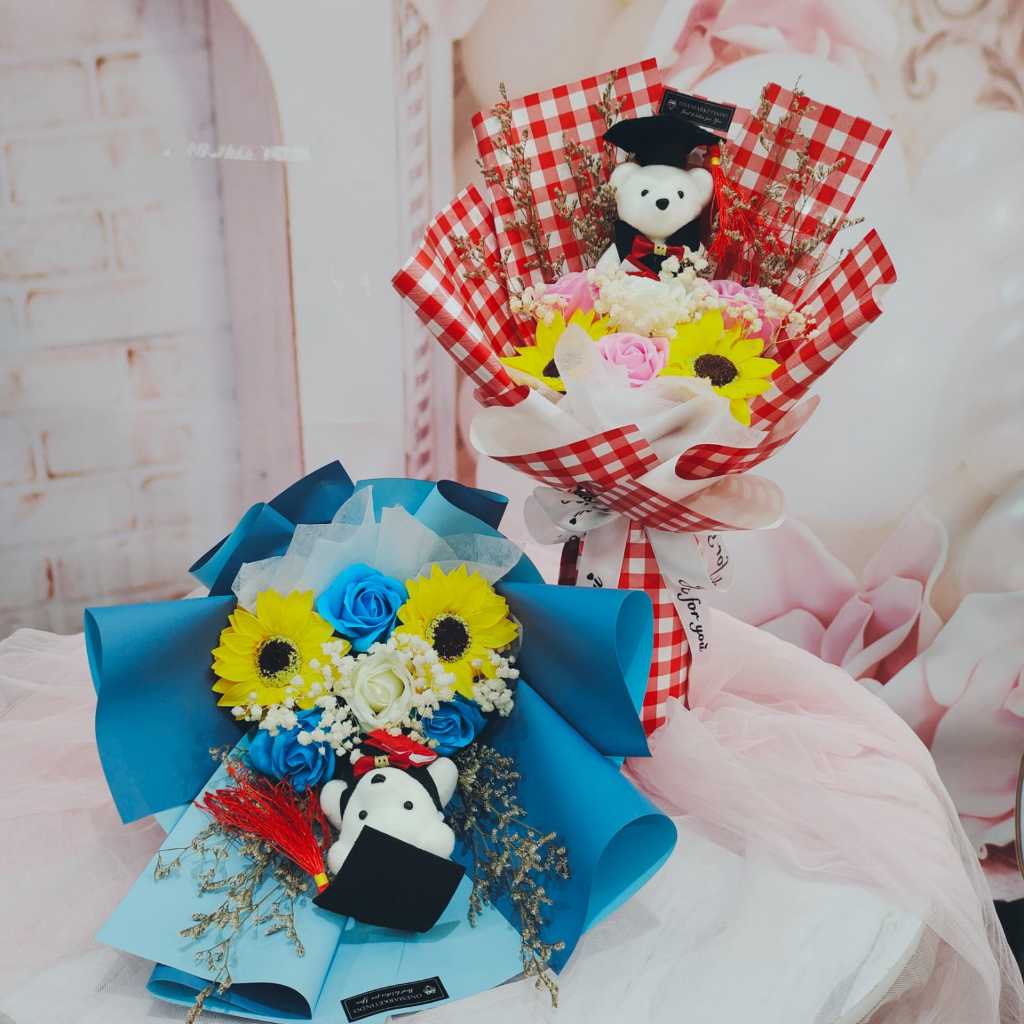 

Buket bunga wisuda - kado coklat graduation - Boneka wisuda HW003