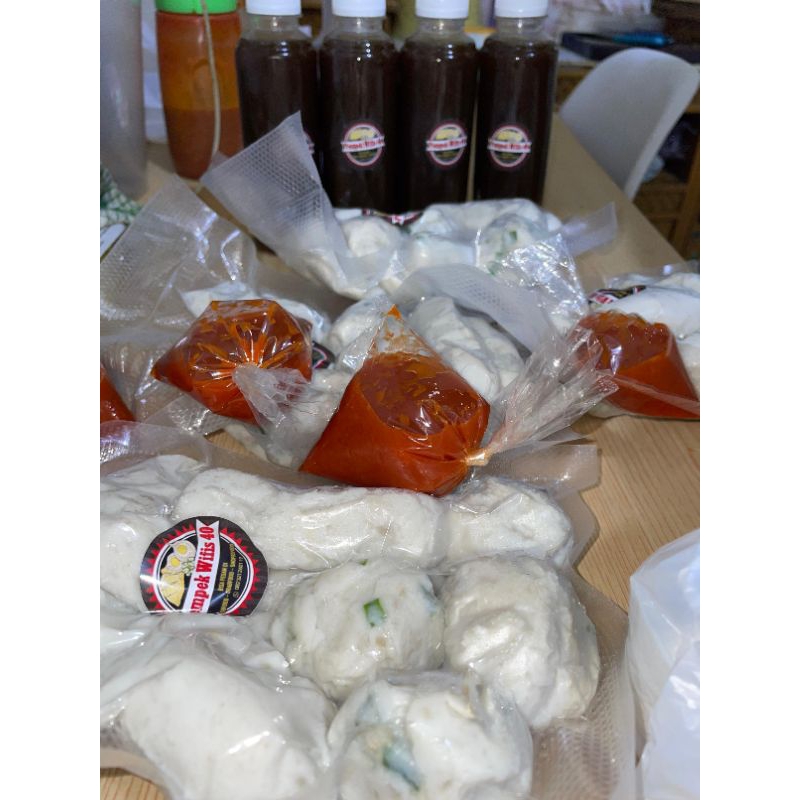 

Pempek Palembang, Pempek Wifis Isi 10 Mix ( adaan, kulit, lenjer dan telur ) plus cuko