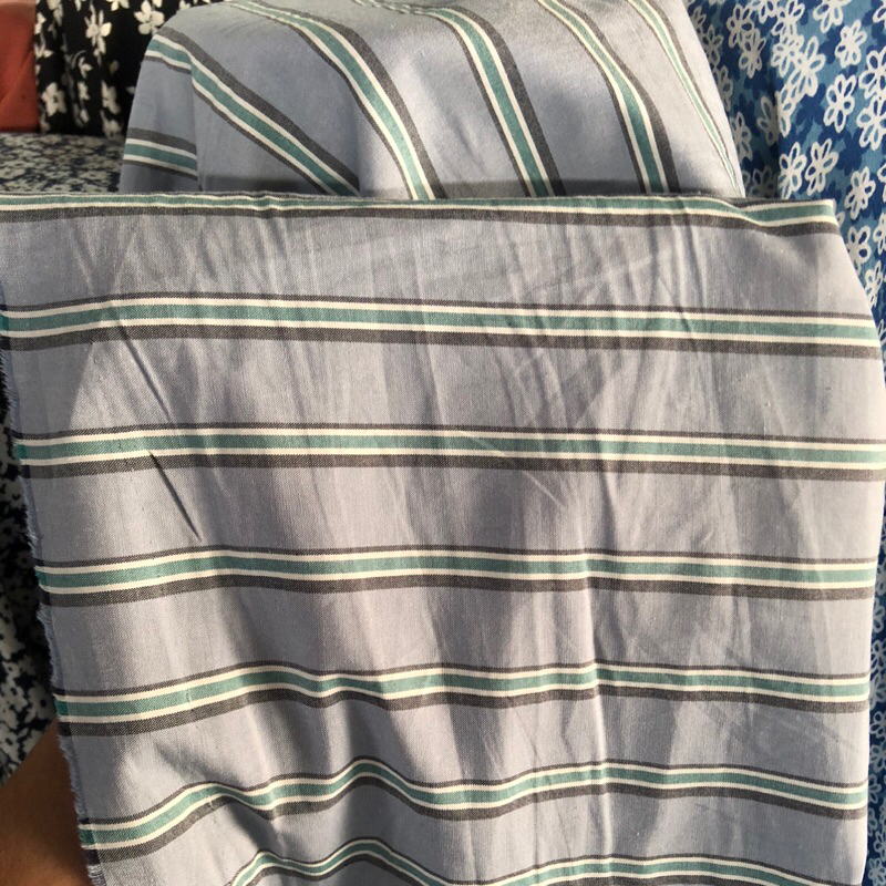 kain satin silk motif - kain satin silk motif salur - kain satin silk motif impor - kain satin silk 