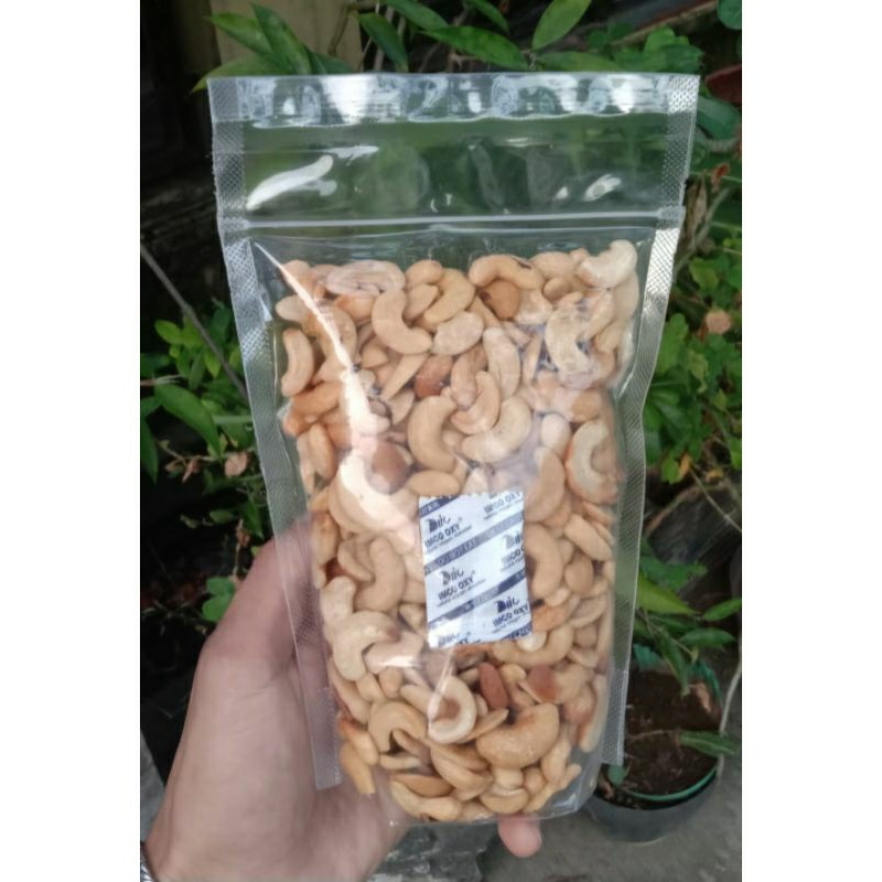 

Kacang Mede Patahan Matang 200gr