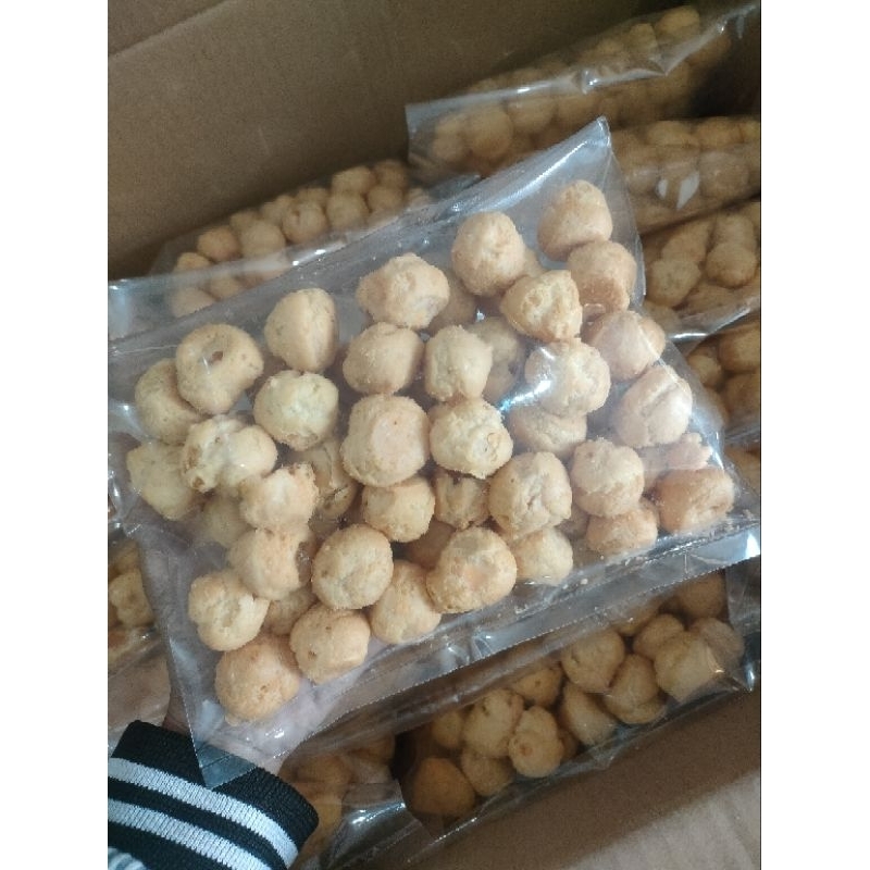 

Kue soes creamsheese kartika sari repack