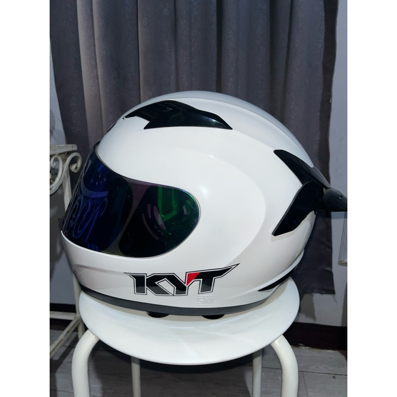 preloved helm fullface kyt r10 putih original, size L.