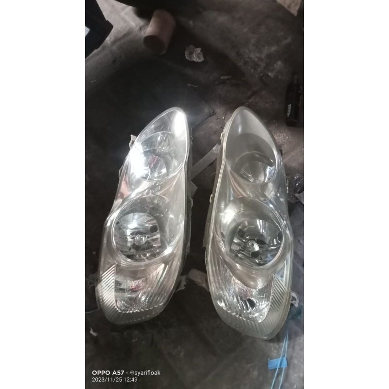 headlamp Altis 2005