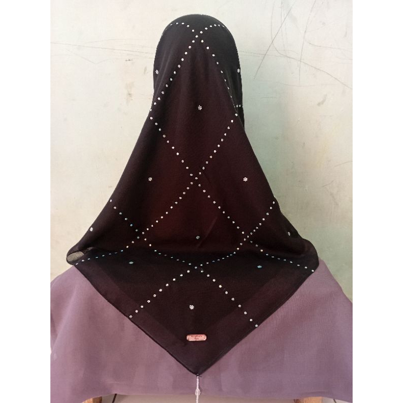 hijab segi 4 swarovski tempel/gosok