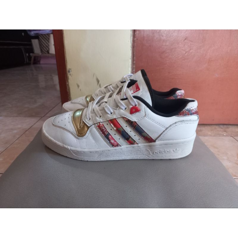 Adidas rivalry size 42