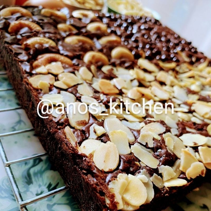 

Brownies Fudgy Dark Cokelat UK 20x10 (Khusus Untuk Pengemar Cokelat Sejati) (Produk Terbaru Hari Ini)