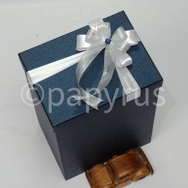 

PAPYRUS 15x20 Tinggi 30cm Kotak Kado Gift Box V2