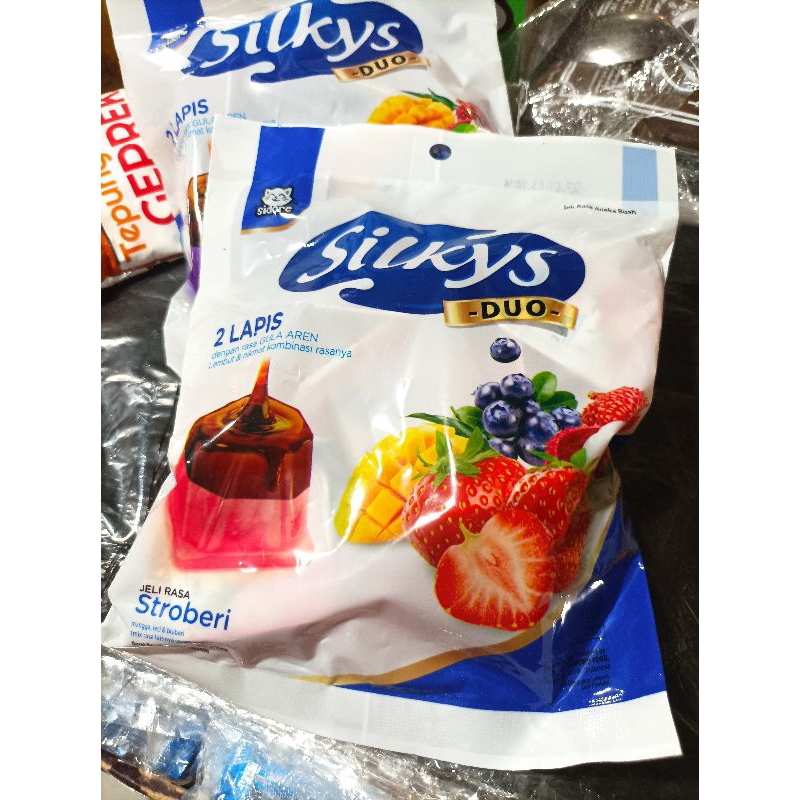 

Puding Silkys Duo / puding rasa stoberi 10pcs x 26 = 260 gram