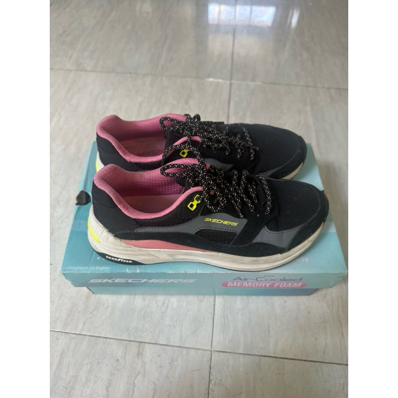 Preloved Skechers size 38