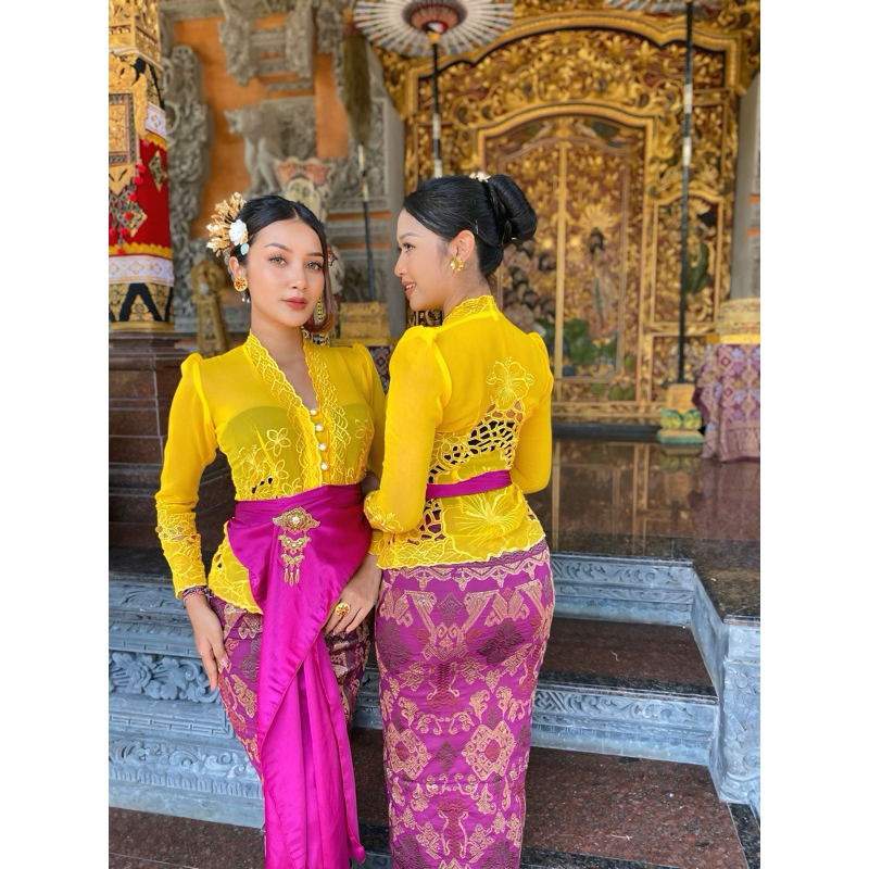 Kebaya jadi bordir kancing mutiara