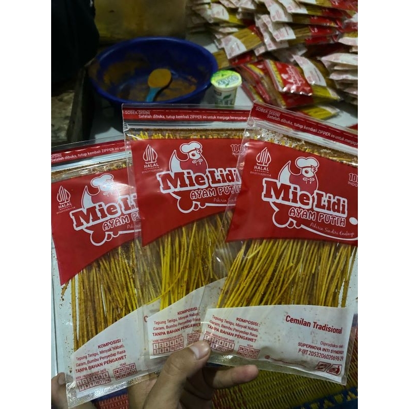 

Snack mie lidi pedas gurih isi 70 gram - Cemilan pedas Mie lidi zisin_snack