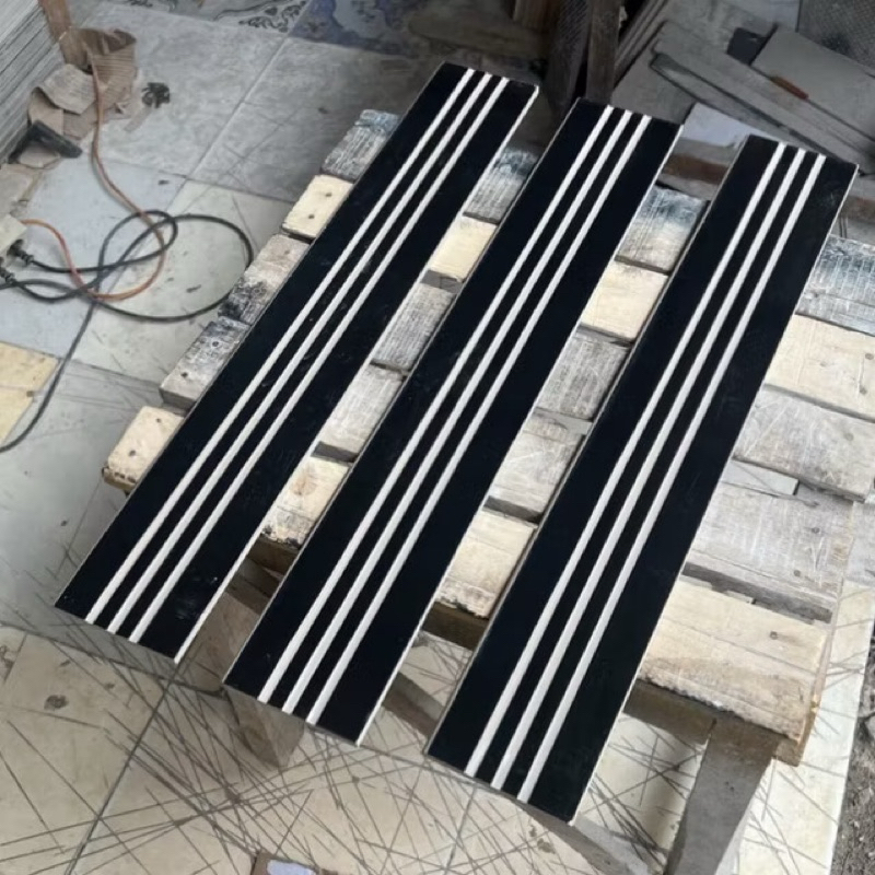 Granit lis/plint 10x60 Stepnosing bevel hitam polos | glossy