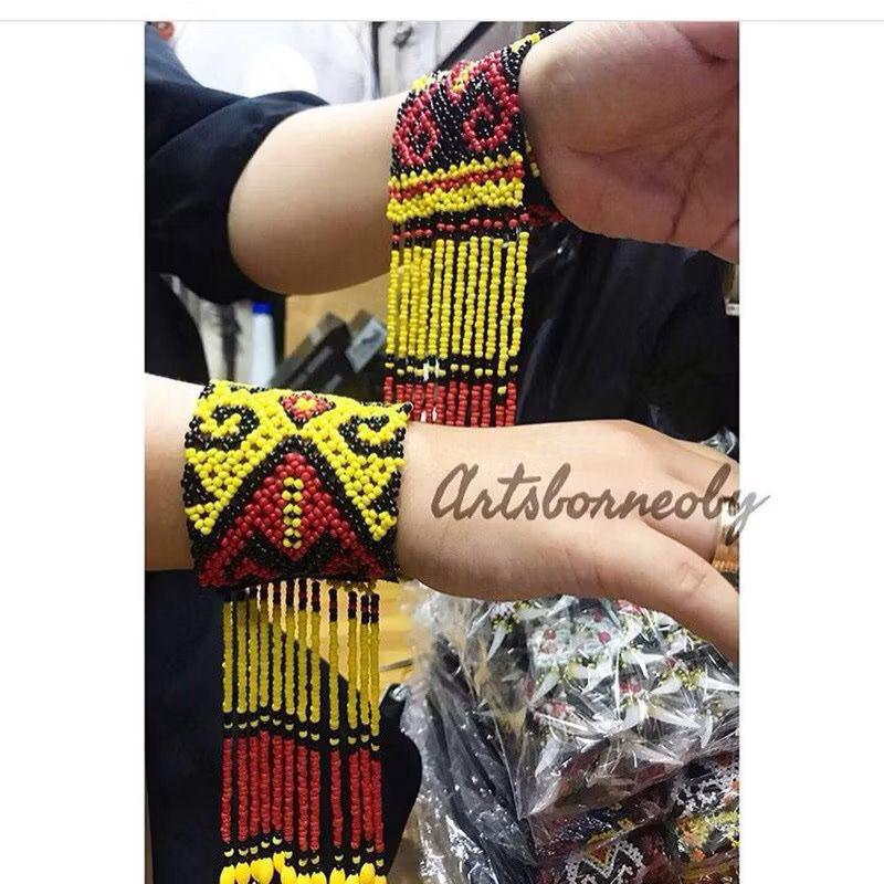 Gelang Rumbai Aksesoris Baju Dayak