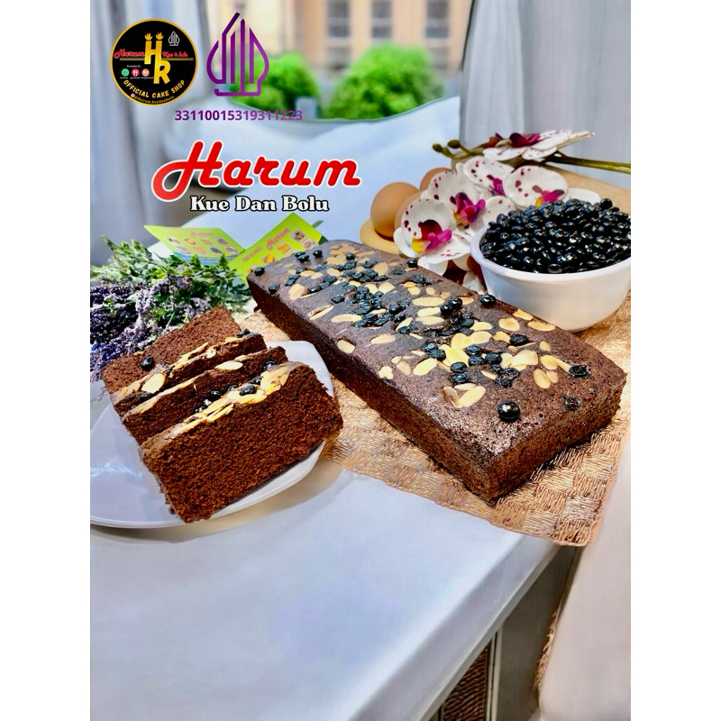 

Brownies Panggang kacang almond / brownies rasa coklat dengan toping kacang almon dan coco chips 100 % halal