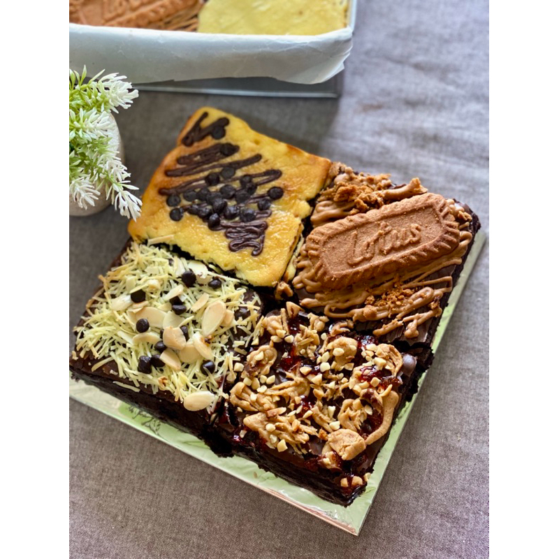 

Fudgy Brownies Mix 4 16cm