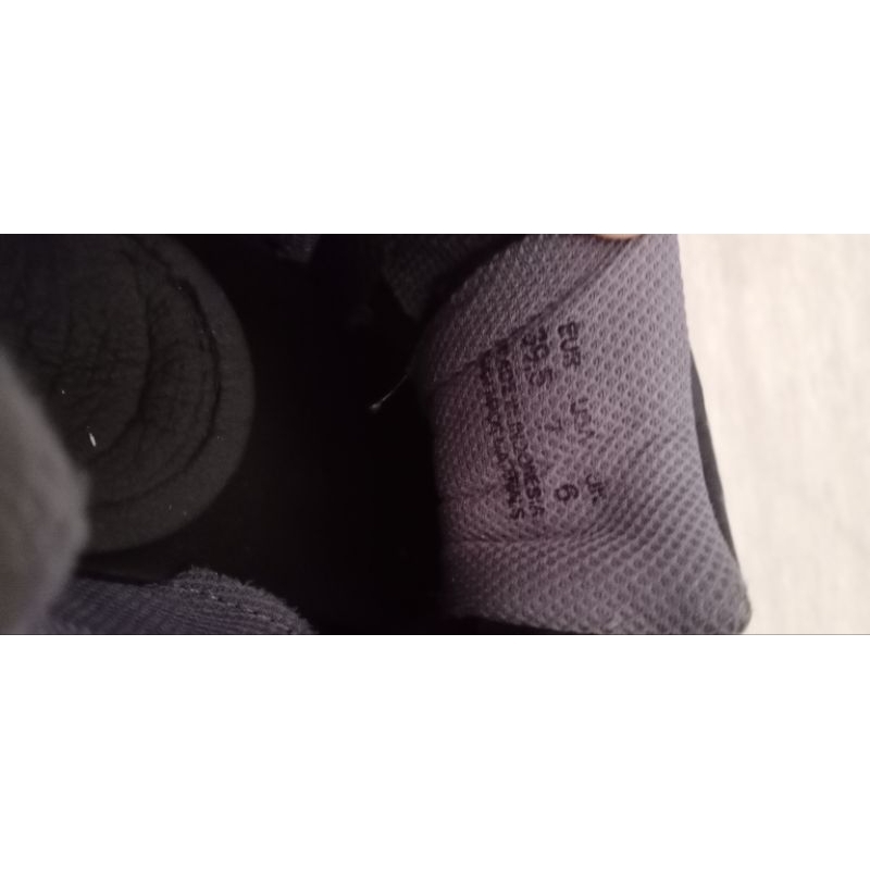 Sepatu sekolah New Era, bekas pakai. Sepatu Hitam bekas