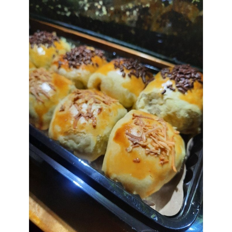 

BOLEN PISANG COKLAT KEJU TOPPING KEJU COKLAT MEISES