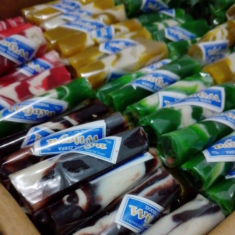 

Dodol zebra asli Garut 1kg rasa enak nikmat manis legit kenyal khas Daerah Garut Gunung Cikuray#