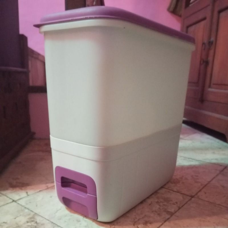 Preloved Tupperware Tempat Beras 10kg Purple Dispenser Beras