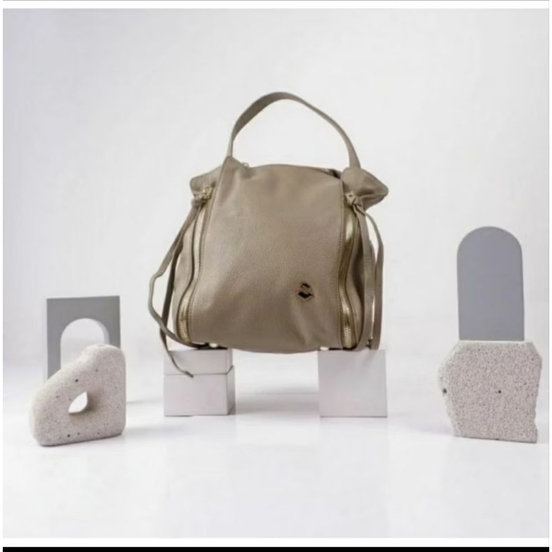 tas savvy leather preloved light grey