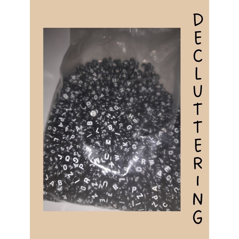 Manik Huruf Vokal dan Konsonan Bentuk Bulat Warna Hitam Putih Isi 900 pcs atau per Pack - Monte untu