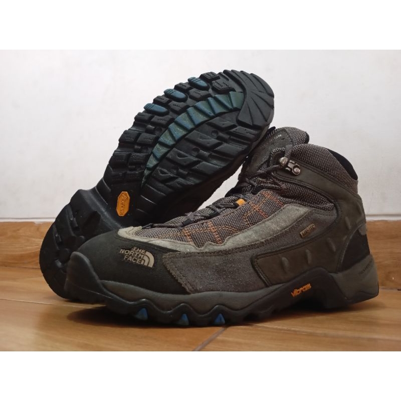sepatu outdoor TNF helicon series