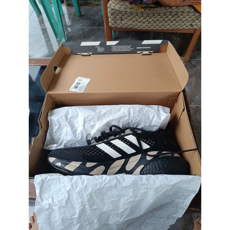 Sepatu Sneackers Adidas x Marimekko Supernova