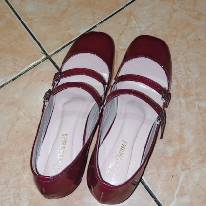 (preloved) Sepatu Pantofel Wanita Chunky Heels 5.5cm Ankle Strap Glossy uk.41