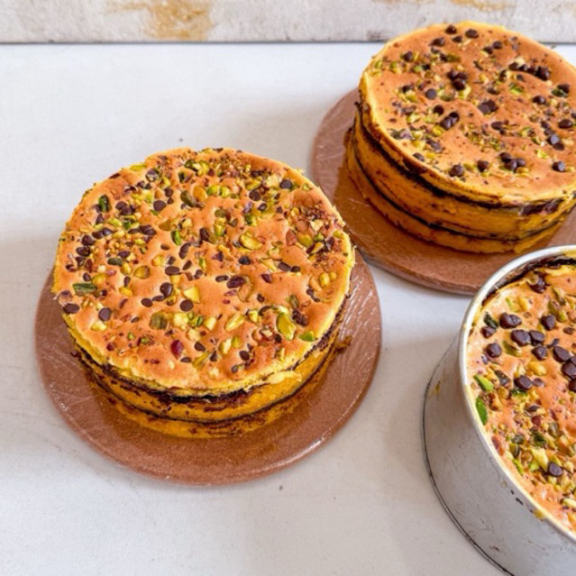 

Kue Lapis Legit Premium Choco Pistachio Bulat