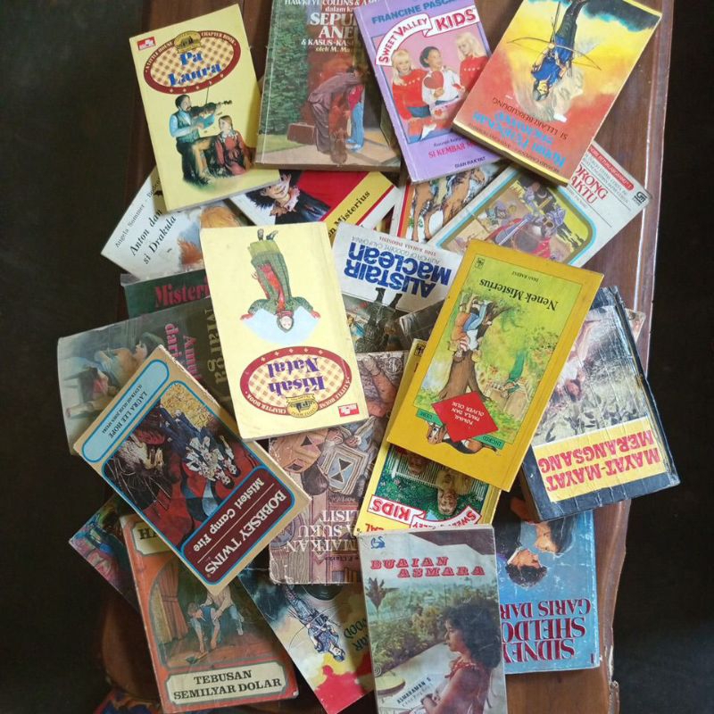 Buku Cabutan Novel Jadul Langka Bahasa Indonesia