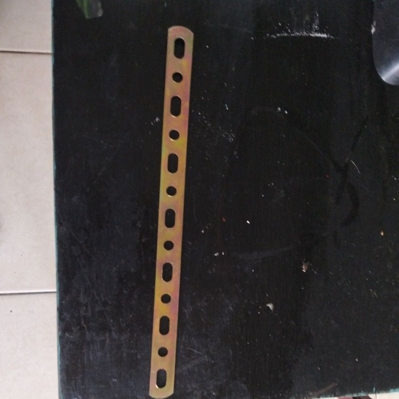 bracket plat lubang