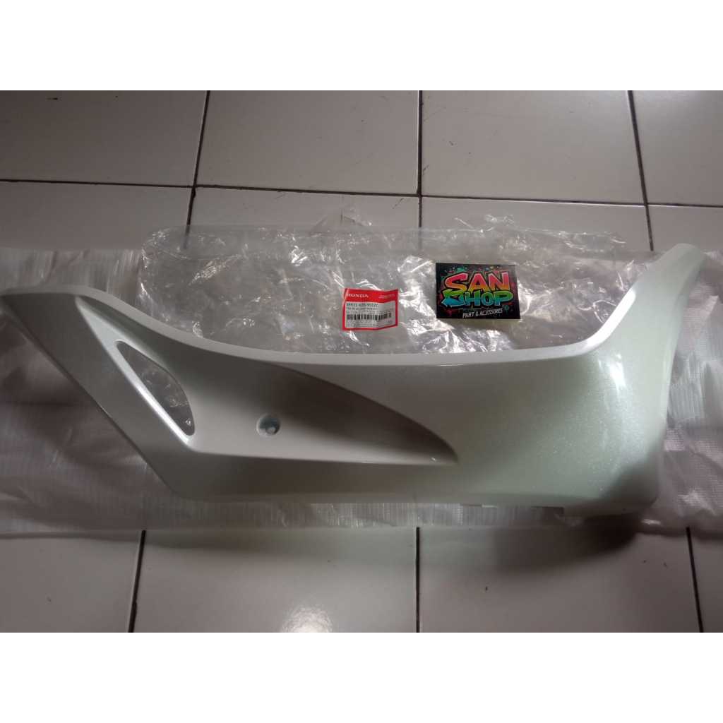 FLOOR KANAN PUTIH PCX CBU 150 LED 2014-2017, COVER R SIDE 64431K35V00ZC