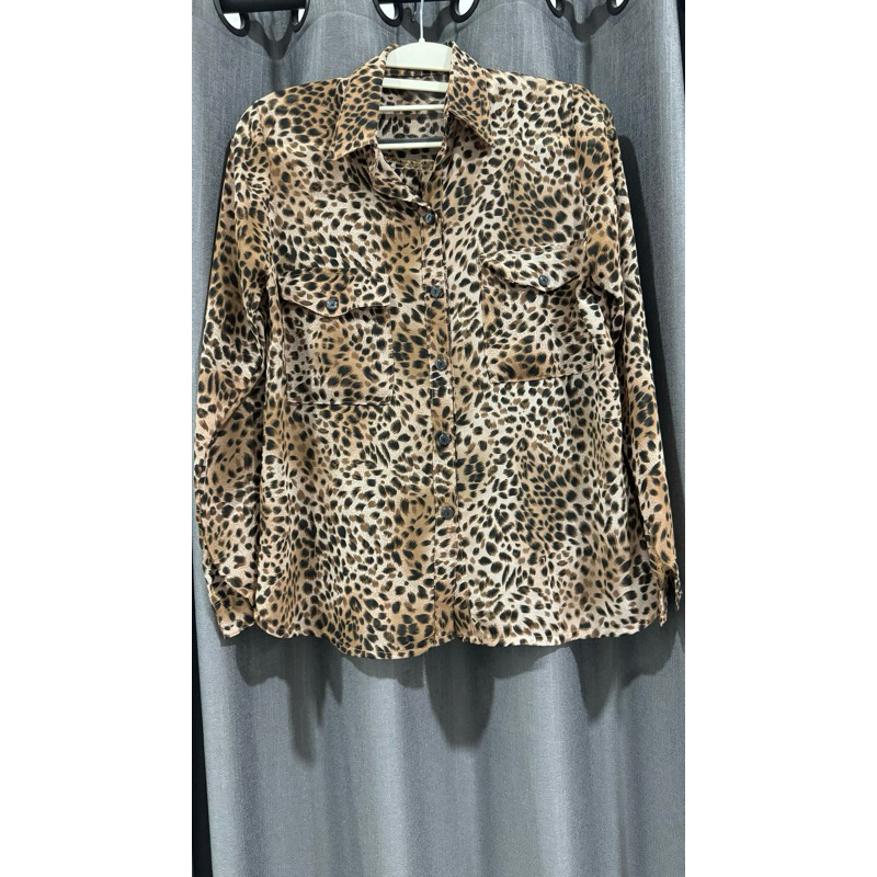 Preloved kemeja motif macan