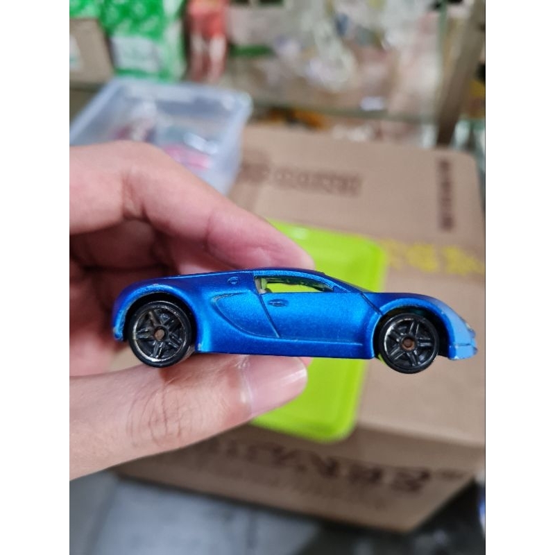 Hot wheels hotwheels Bugatti Veyron Loose cat mengelupas dibeberapa bagian