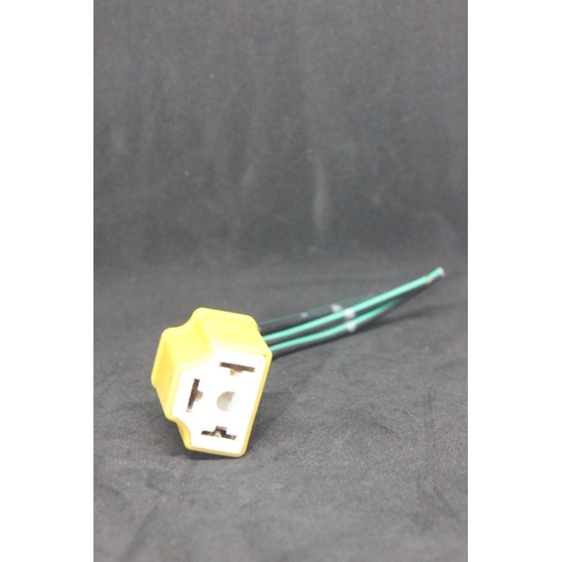 soket fitting lampu depan H4 motor mobil