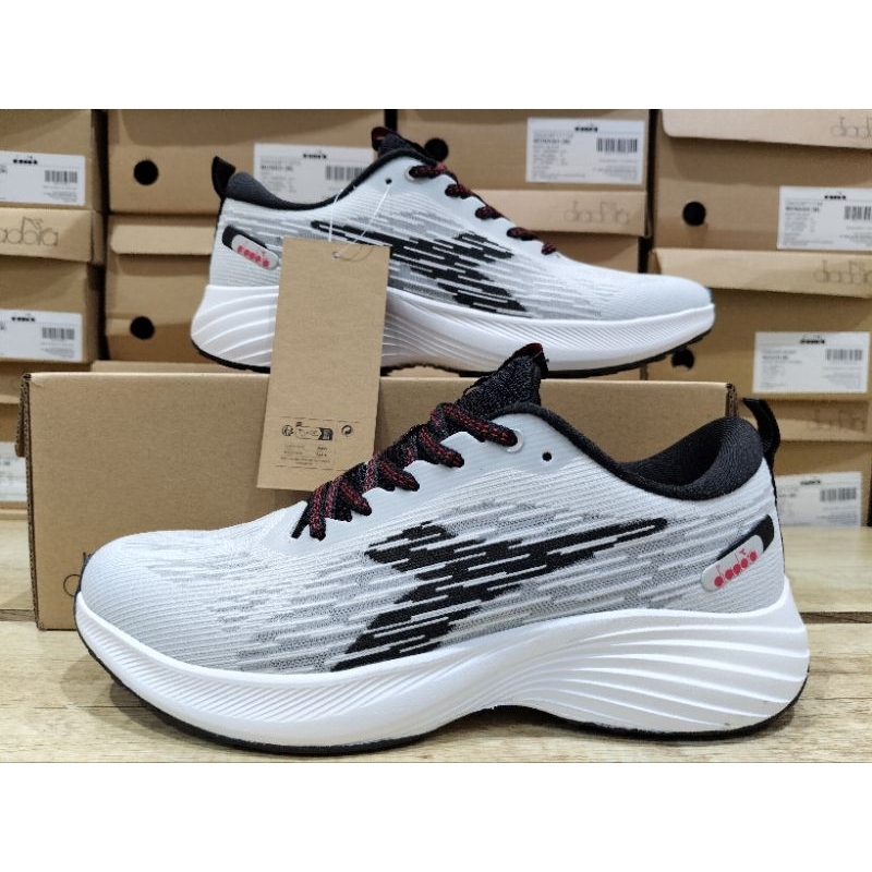 Diadora Nuri Men's Running Shoes - Grey
0888-DIARU250603GGRE039