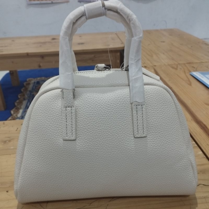 Tas Premium Limited Edition by Madelyn.bags, bahan sintetis, tekstur kulit jeruk, warna beige, ada t