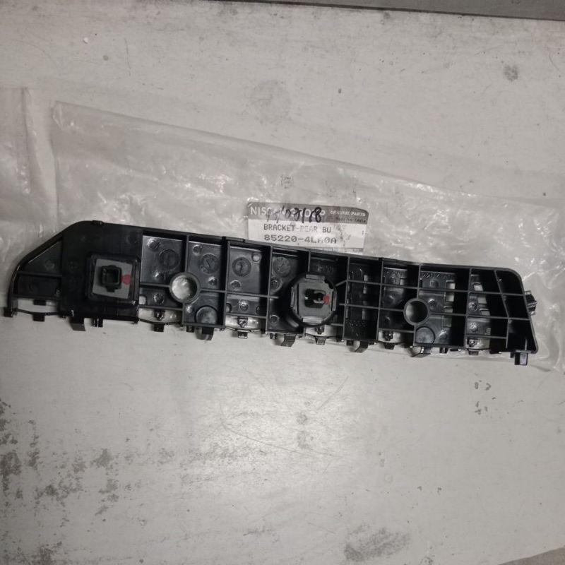 Braket Bumper Belakang Kanan Datsun Go Original